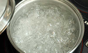 自動湯沸しで安全調理！