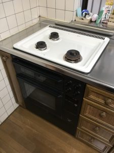 オーブン一体型のコンロを新しい電子コンベックとビルトイン