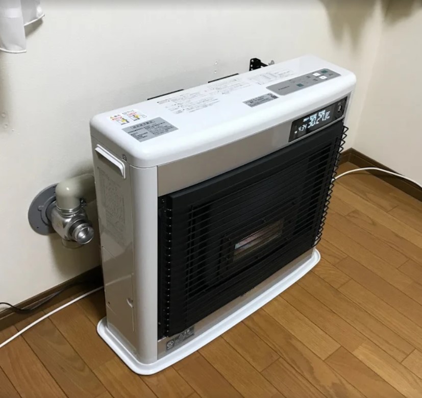 大津市にてFF式石油ストーブコロナフィルネオを設置！ FF-GX68K2→FF  