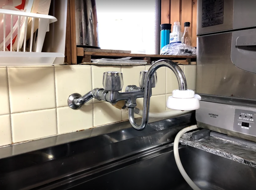 キッチンの水栓と食洗機用の分岐金具を一緒に交換しました。 ｜ 株式 