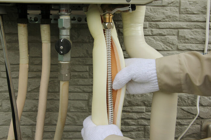 給湯器のお湯が出るのが遅い原因と対処法!給湯器の位置を変えてお湯が出るのが早くなった事例も解説