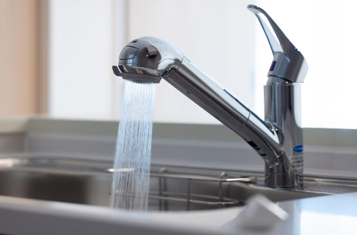 給湯器から熱いお湯しか出ない原因と確認事項！交換を検討すべき状況についても解説