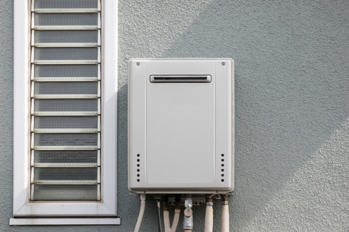 給湯器から熱いお湯しか出ない原因と確認事項！交換を検討すべき状況についても解説