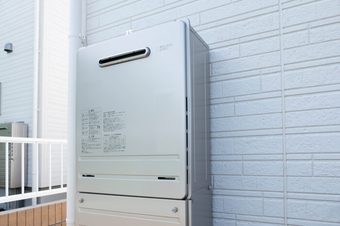 給湯器の電源が入らない!プロが教えるNG行動と修理・交換を分ける2つの判断基準