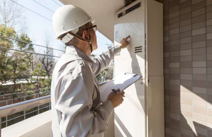 給湯器の電源が入らない!プロが教えるNG行動と修理・交換を分ける2つの判断基準