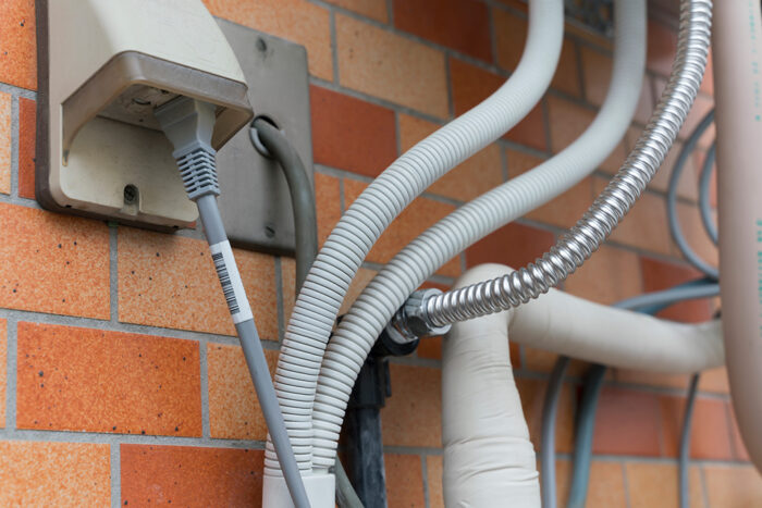 給湯器の電源が入らない!プロが教えるNG行動と修理・交換を分ける2つの判断基準