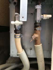 エコキュートのヒートポンプの配管の漏水修理 | 株式会社クサネン