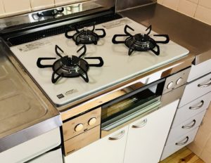 一体型のガスコンロ ガスオーブンをキャビネット設置のビルトインコンロへの交換工事 株式会社クサネン 滋賀県草津市