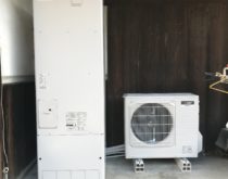 故障する前の電気温水器をエコキュートに、あわせて浴室のシャワーホースと浴室換気扇もセットでお得に交換