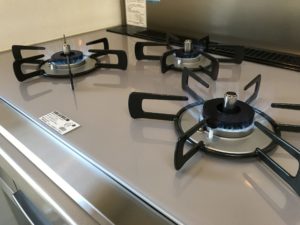 TOTOのスーパーがラストップコンロからリンナイのリッセに取り替えまし ...