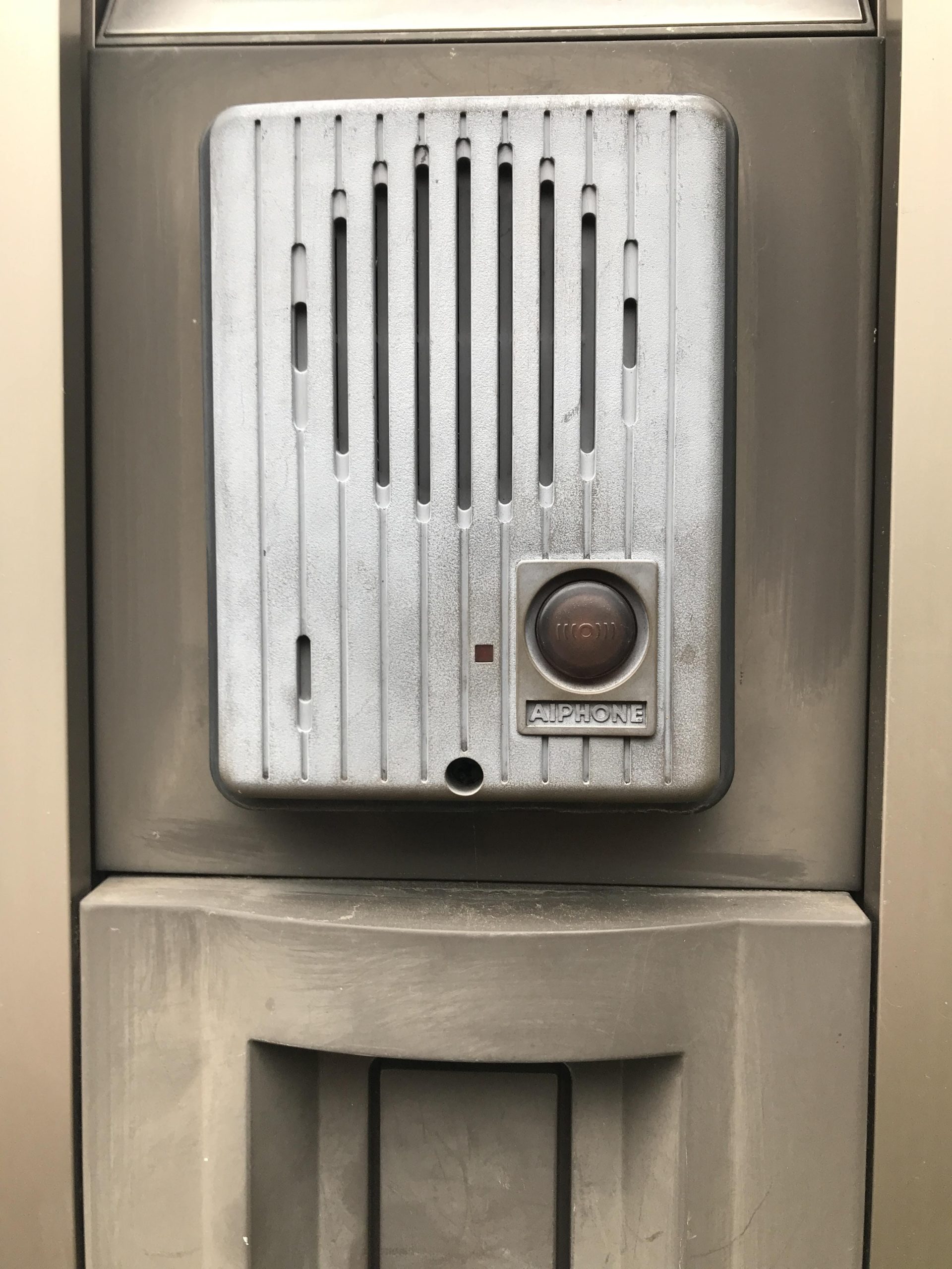 持ち運びできる便利なワイヤレスモニター付きテレビドアホンに交換しました 株式会社クサネン 滋賀県草津市