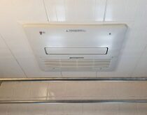 浴室暖房乾燥機交換工事のご紹介、天井点検口も新たに設けました。