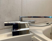 ポタポタ止まらない水漏れ～デッキ型浴室水栓の交換事例～