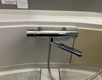 栗東市にて浴室水栓を交換（TOTO サーモスタット式混合水栓TBV03401J1）