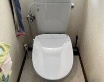 ブルーグレーのトイレ（アメージュ＋NewPasso）施工事例